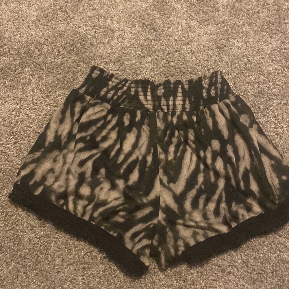 Patterned Shorts - Picture 4 of 4
